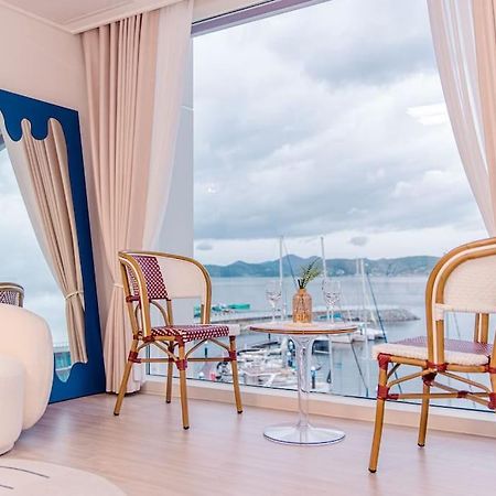 The Castle Ocean Suite Yeosu Exteriör bild