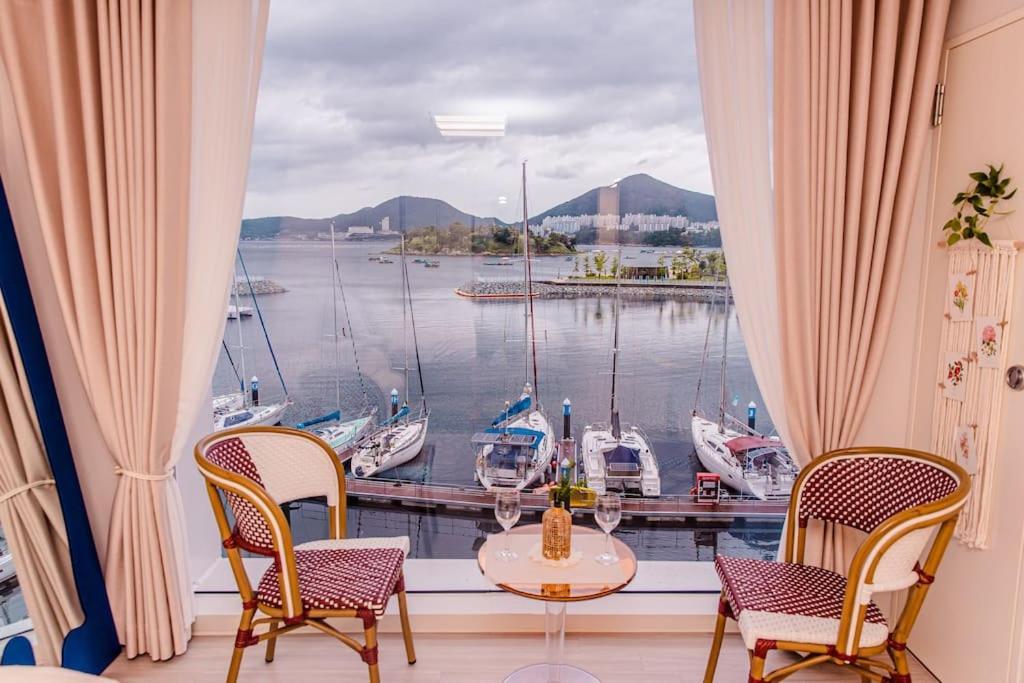 The Castle Ocean Suite Yeosu Exteriör bild