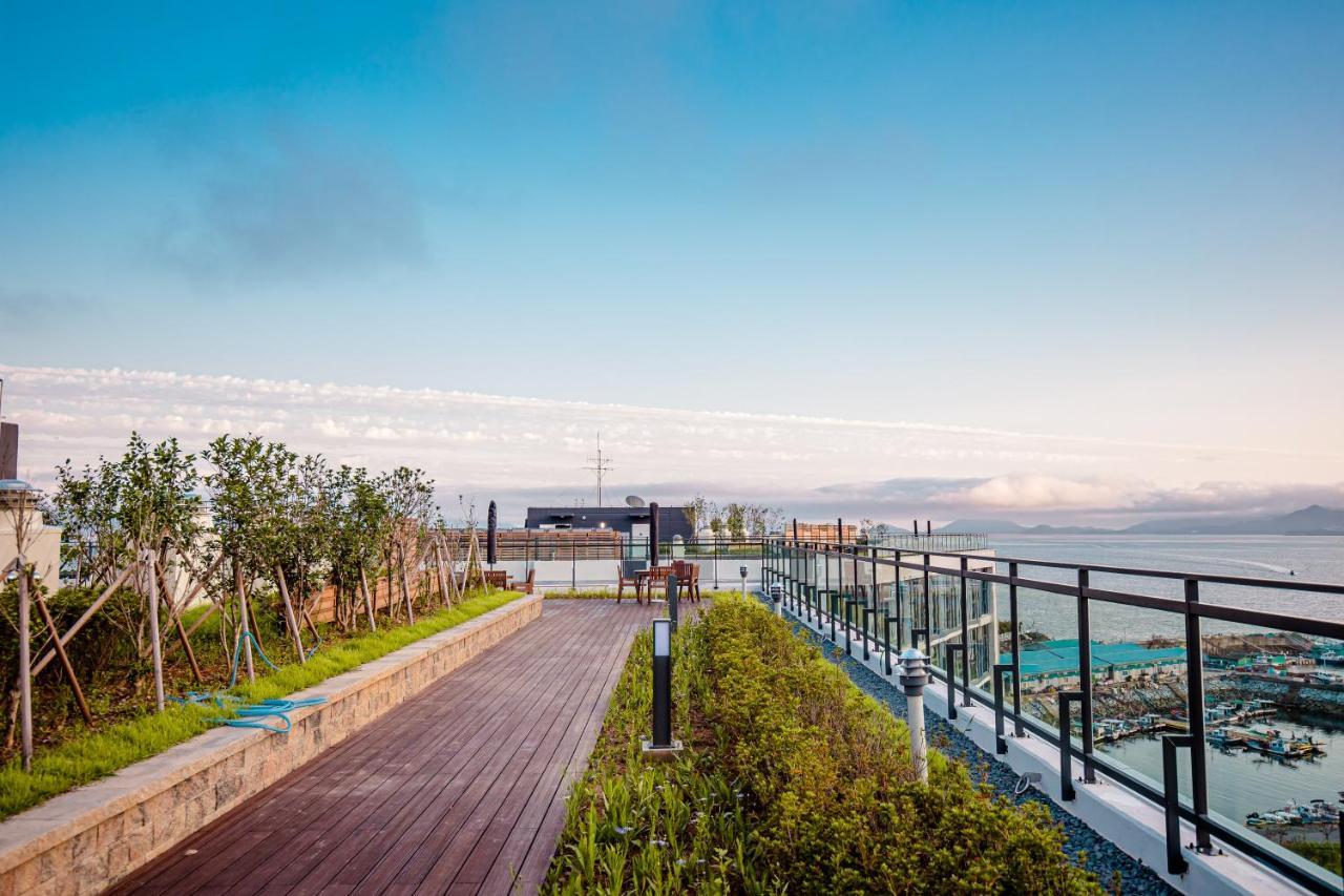The Castle Ocean Suite Yeosu Exteriör bild