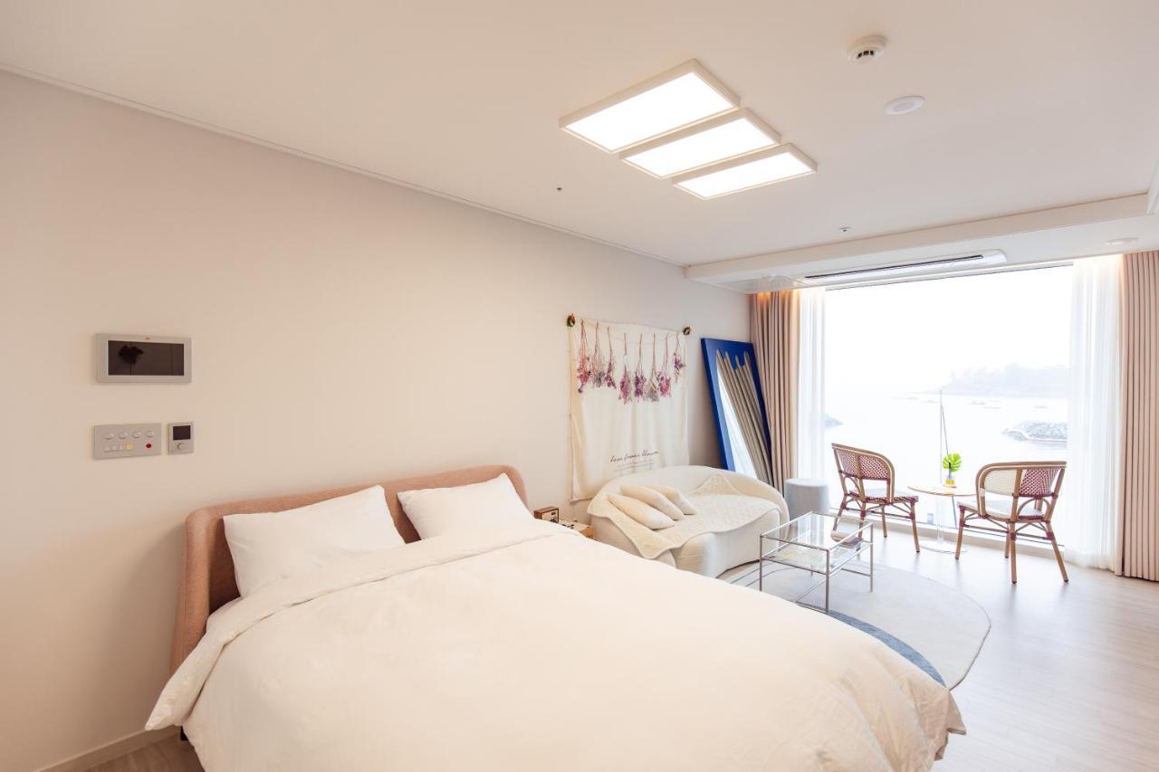 The Castle Ocean Suite Yeosu Exteriör bild