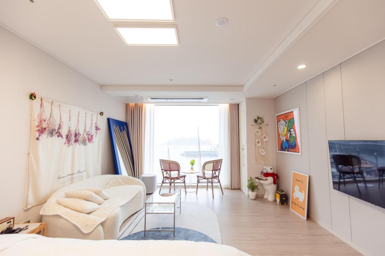 The Castle Ocean Suite Yeosu Exteriör bild