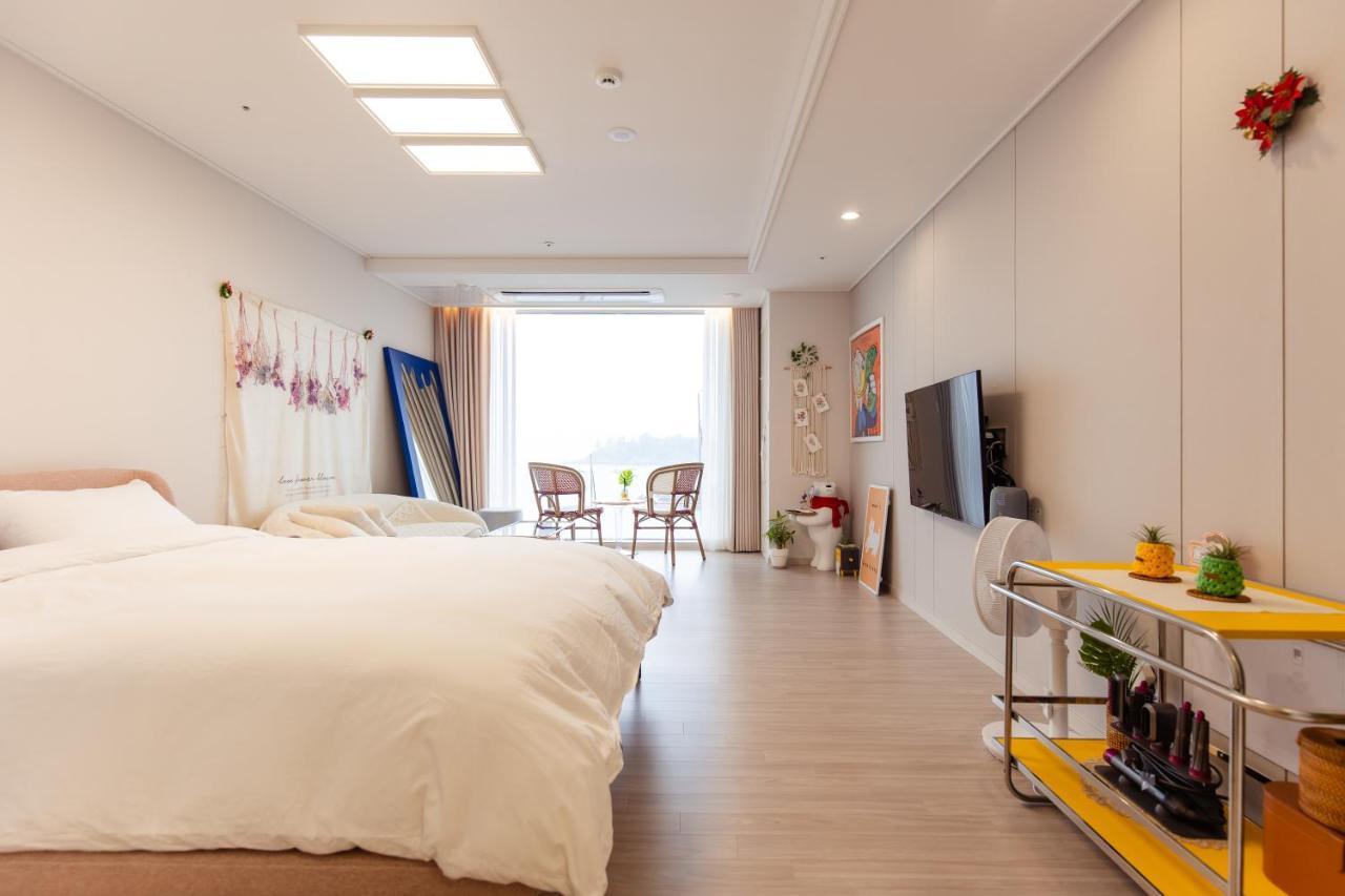 The Castle Ocean Suite Yeosu Exteriör bild