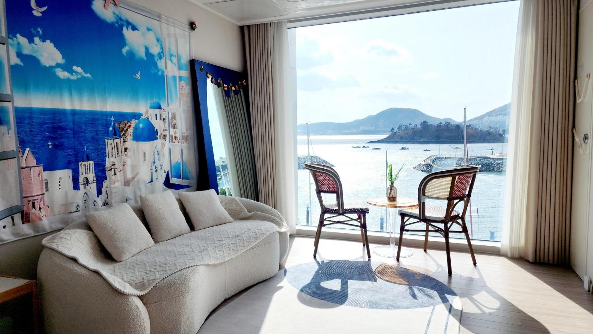 The Castle Ocean Suite Yeosu Exteriör bild